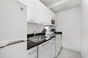 Refrigerador, microondas, parrilla de estufa y lavavajillas 