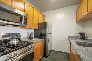 Unclassified image, 5 of 7, button