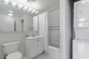 Hair dryer - Modern 1 Bedroom 20 Minutes to Midtown NYC (Jersey City)