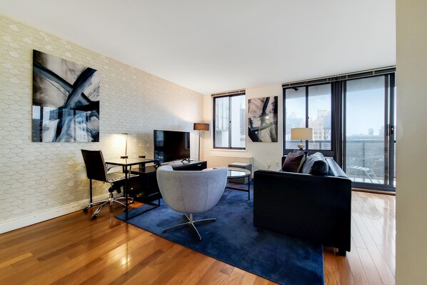 TV - Luxury 1 Bedroom in Gramercy Park High-Rise (New York)