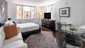 Iron/ironing board, free WiFi, bed sheets - Live Like a Local | UES, Pet-Friendly, Laundry (New York)