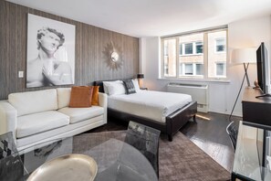 Iron/ironing board, free WiFi, bed sheets - Elegant Studio Apartment in the Upper East Side (New York)