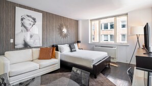 Iron/ironing board, free WiFi, bed sheets - Live Like a Local | UES, Pet-Friendly, Laundry (New York)