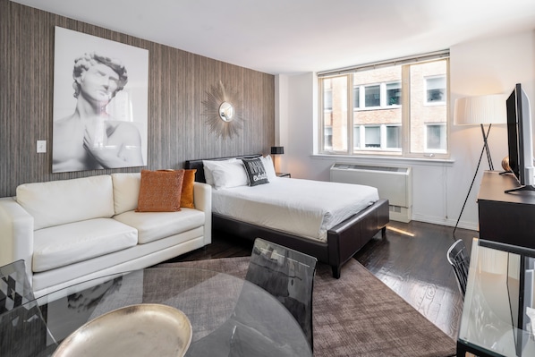 Iron/ironing board, free WiFi, bed sheets
