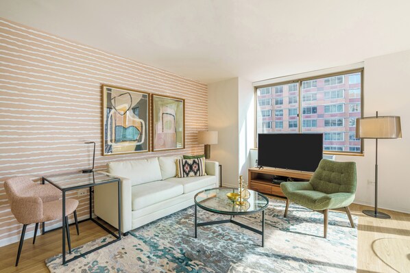 Unclassified image, 1 of 8, button