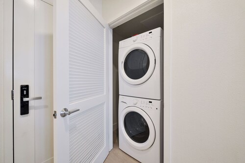 Modern One Bedroom in Silicon Valley