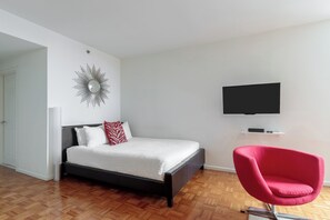 Iron/ironing board, free WiFi, bed sheets - Modern Studio in Historic Downtown Jersey City (Jersey City)