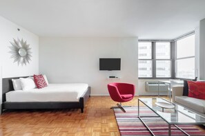 Iron/ironing board, free WiFi, bed sheets