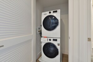 Interior - Silicon Valley One Bedroom with Luxury Amenities (Mountain View)