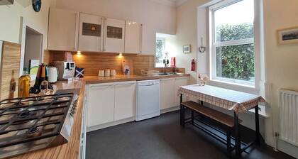 Crown Jewel - 4 Bedroom, 2 Bathroom Townhouse w Parking- Inverness City Centre