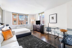 Unclassified image, 3 of 6, button