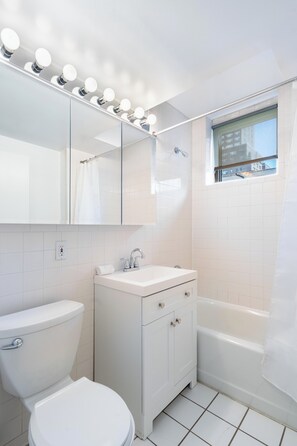 Unclassified image, 4 of 6, button