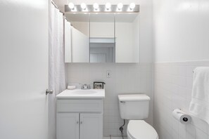 Hair dryer - Modern, Comfortable One Bed on the Upper East Side (New York)