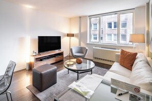 TV - Modern, Comfortable One Bed on the Upper East Side (New York)