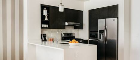 Fridge, microwave, stovetop, dishwasher