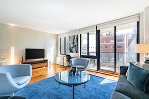 Unclassified image, 2 of 9, button