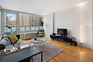 TV - Chelsea One Bedroom with Large Private Terrace (New York)