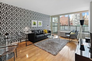 TV - Chelsea One Bedroom with Large Private Terrace (New York)