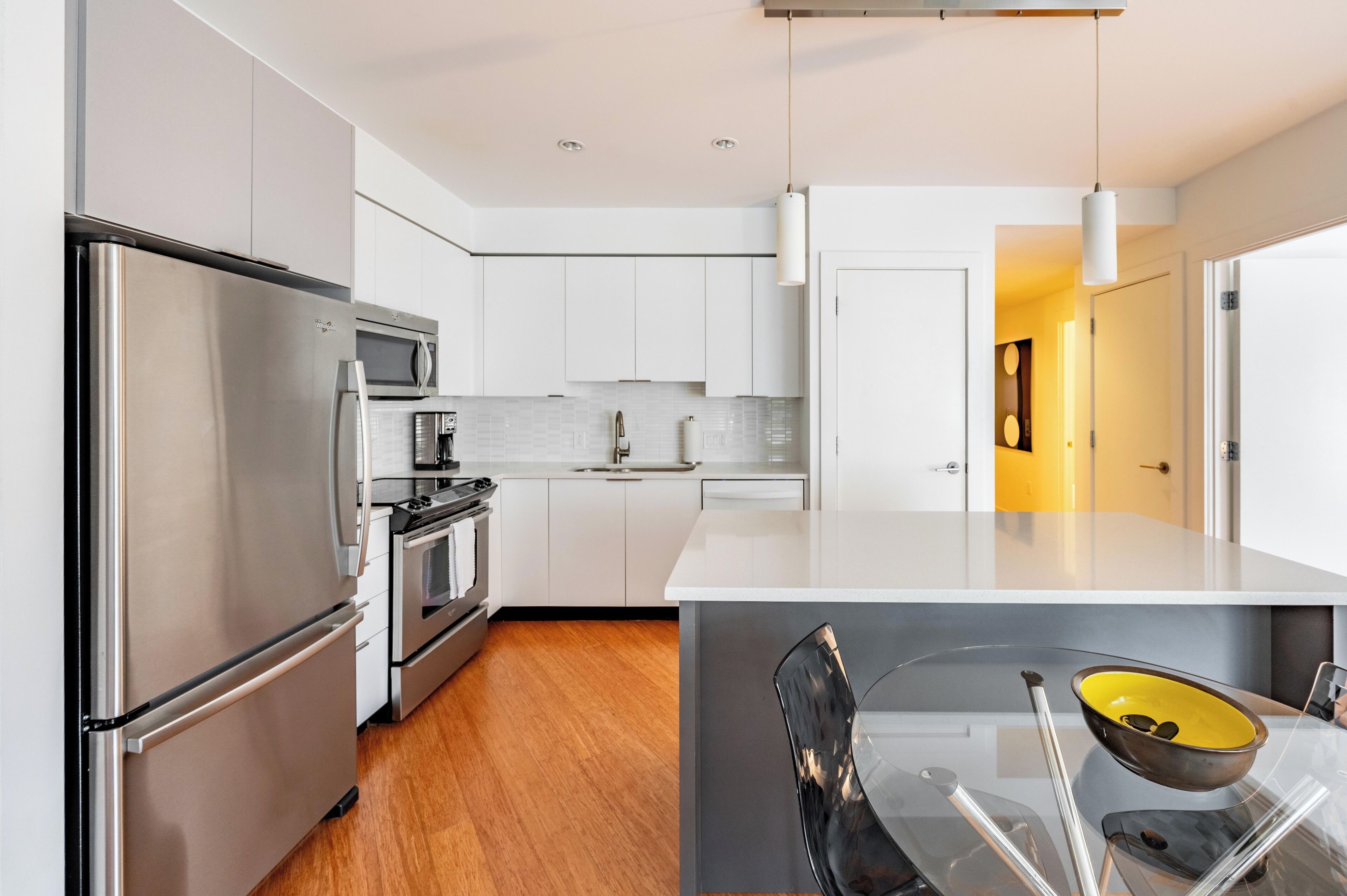 Fridge, microwave, stovetop, dishwasher