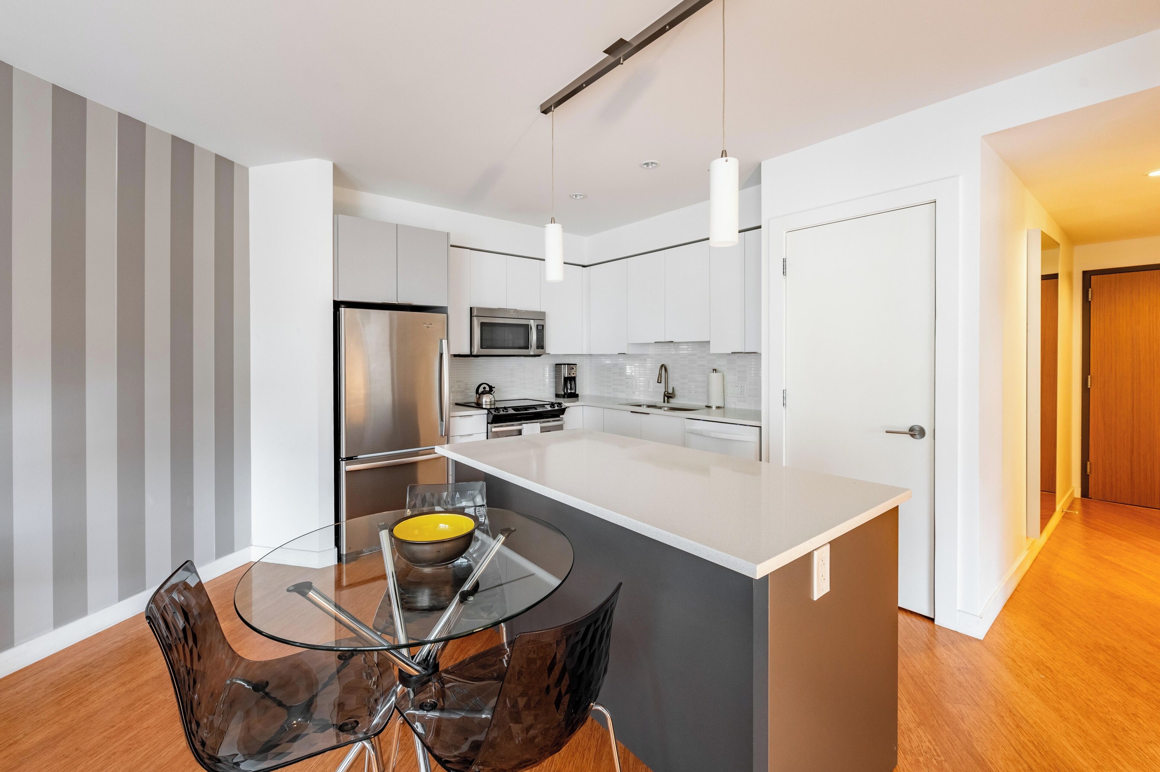 Fridge, microwave, stovetop, dishwasher