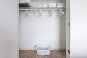 Interior - 1 Bedroom Near Fenway Park in Luxury Building (Boston)