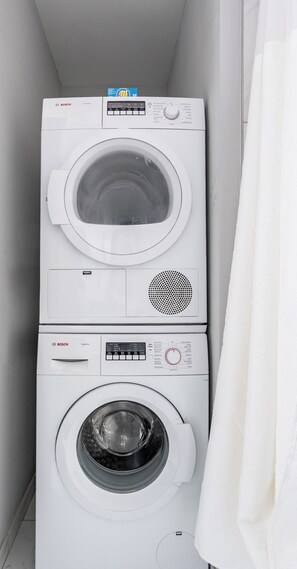 Interior - 1 Bedroom Near Fenway Park in Luxury Building (Boston)