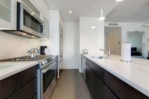 Unclassified image, 2 of 10, button