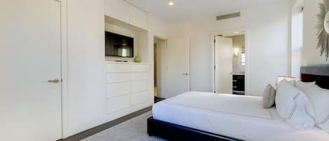 2 bedrooms, iron/ironing board, free WiFi