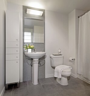 Unclassified image, 4 of 7, button