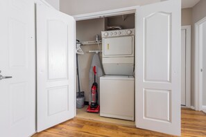 Interior - White Plains Modern One Bedroom, Near Transit (White Plains)