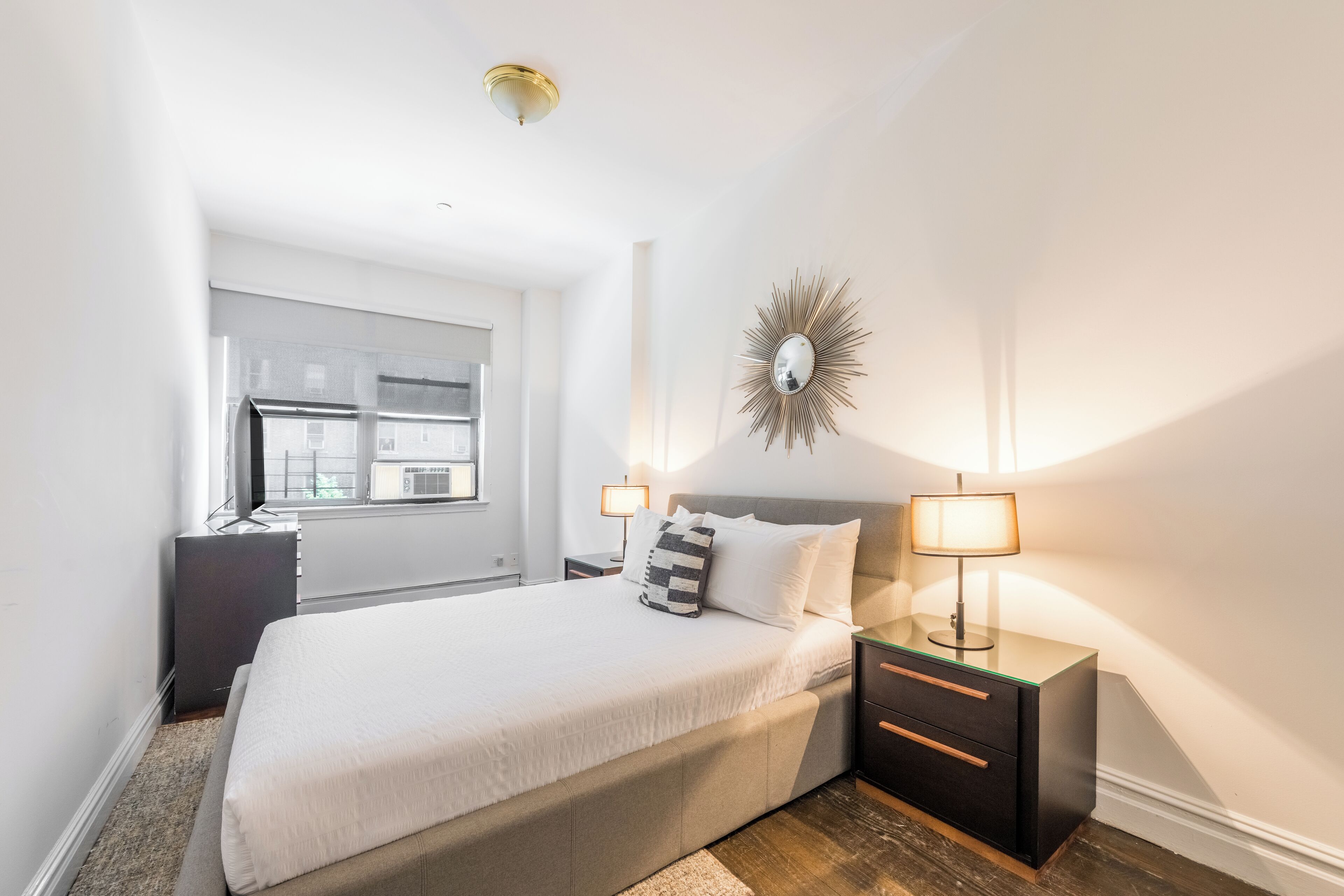 1 habitación, tabla de planchar con plancha, wifi gratis y ropa de cama 