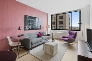 TV - Lovely One Bedroom in Classic Brooklyn Heights (Brooklyn)