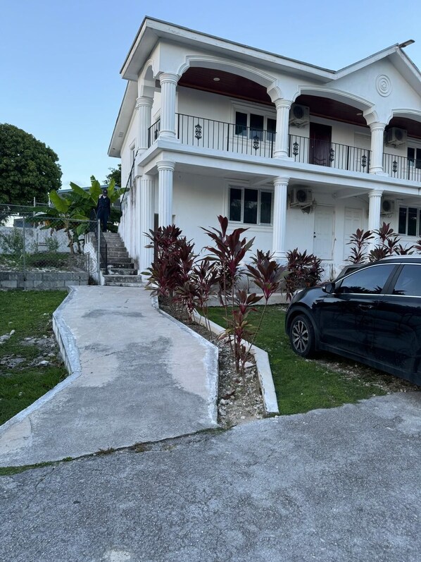 Exterior - Queen Anne's Apartments (Nassau)