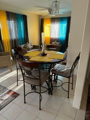 Dining room - Queen Anne's Apartments (Nassau)