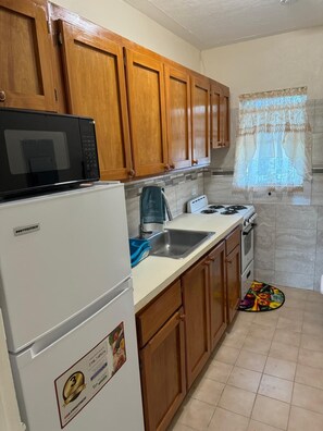 Microwave - Queen Anne's Apartments (Nassau)