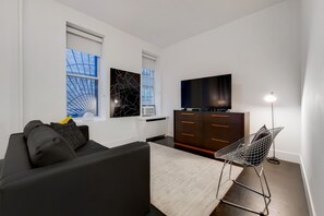 Unclassified image, 4 of 6, button - Chelsea Studio Apartment in Perfect Location (New York)