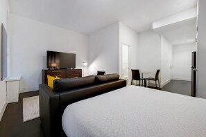 Unclassified image, 2 of 6, button - Chelsea Studio Apartment in Perfect Location (New York)