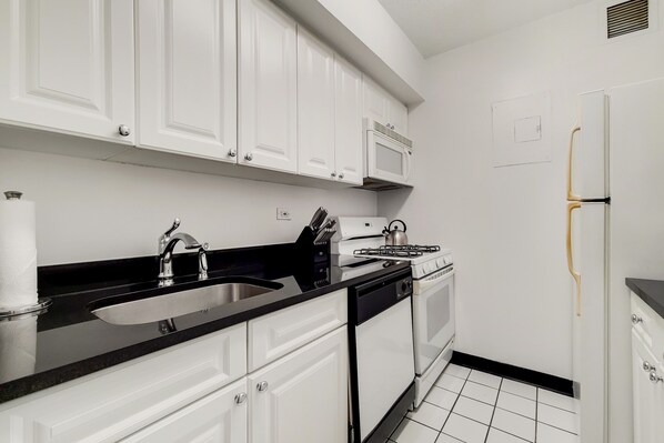 Unclassified image, 1 of 7, button