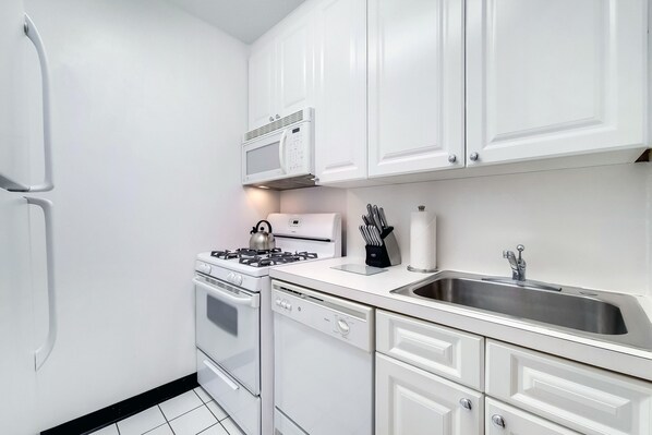 Unclassified image, 1 of 6, button