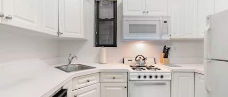 Coffee/tea maker, fridge, microwave, oven