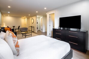 Iron/ironing board, free WiFi - Spacious Studio in Ideal Downtown Location (New York)