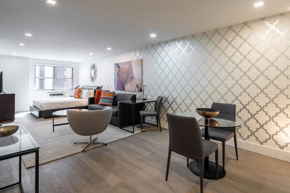 Unclassified image, 1 of 7, button