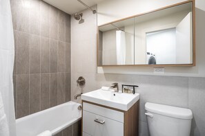 Unclassified image, 2 of 7, button