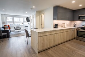 Fridge, microwave, stovetop, dishwasher