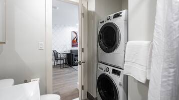 Séchoir à cheveux, shampooing