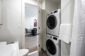 Hair dryer, shampoo - Modern One-Bedroom Apartment in Greenwich Village (New York)