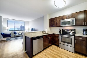 Coffee/tea maker, fridge, microwave, stovetop