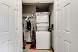 Interior - Stunning One Bedroom in Downtown White Plains (White Plains)