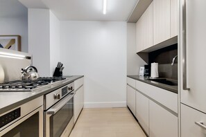 Unclassified image, 4 of 8, button