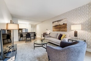 Unclassified image, 2 of 8, button